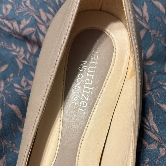 Naturalizer Beige Ruffle Heels - Picture 2 of 8